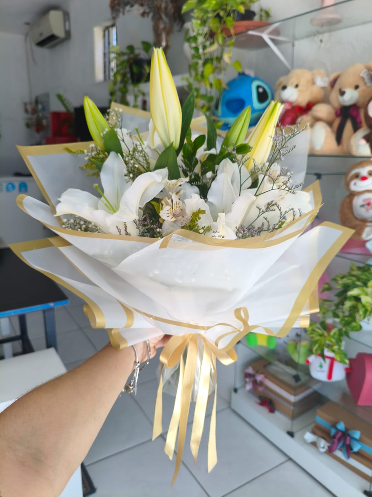 Buqu� L�rios Brancos Majestade